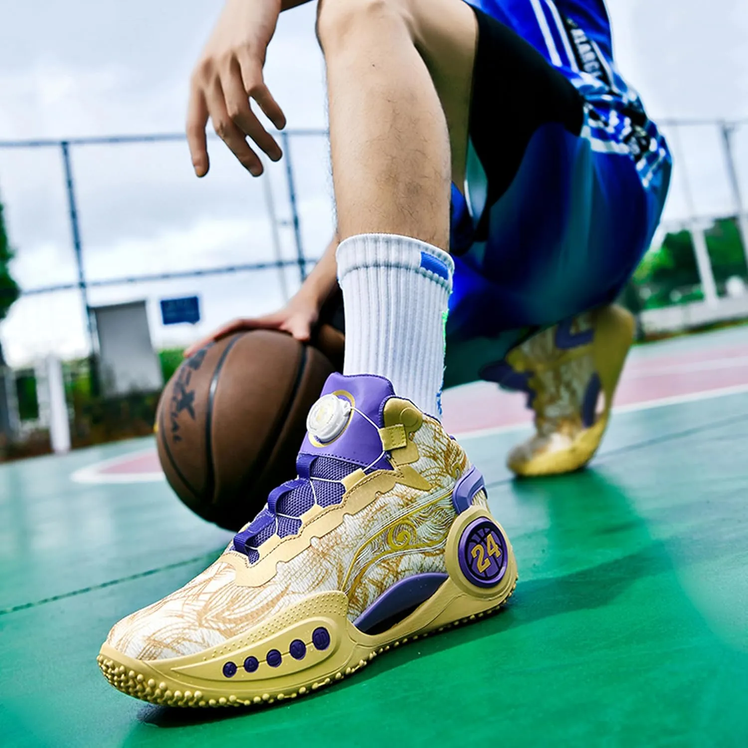 Men's Basketball Shoes Anti-Slip and Wear-Resistant Soles Running Shoes Graffiti Design Fashionable Sports Shoes