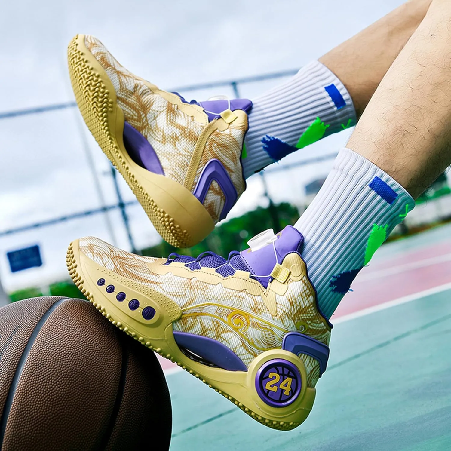 Men's Basketball Shoes Anti-Slip and Wear-Resistant Soles Running Shoes Graffiti Design Fashionable Sports Shoes